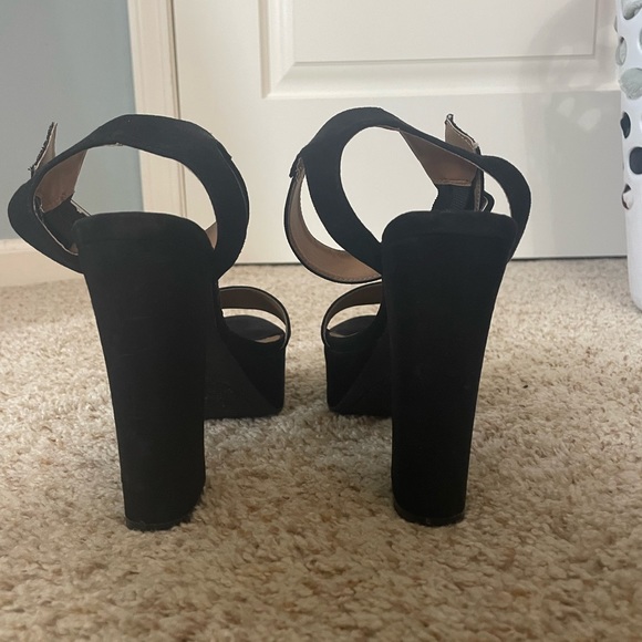 Lulu’s Platform Heels - Picture 4 of 5